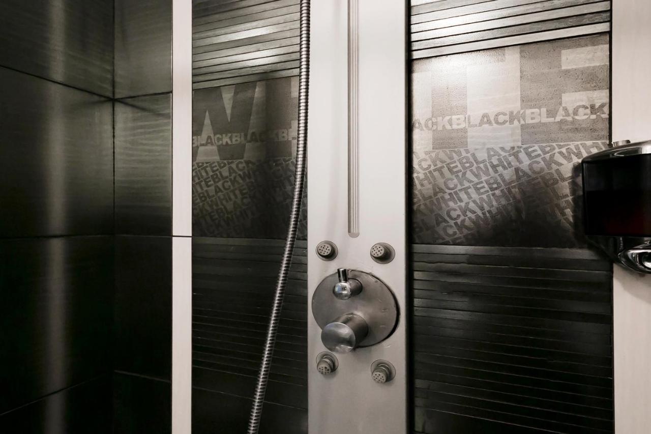 Hotel Dm69 - Termini Monti Crossroads Rom Exterior foto