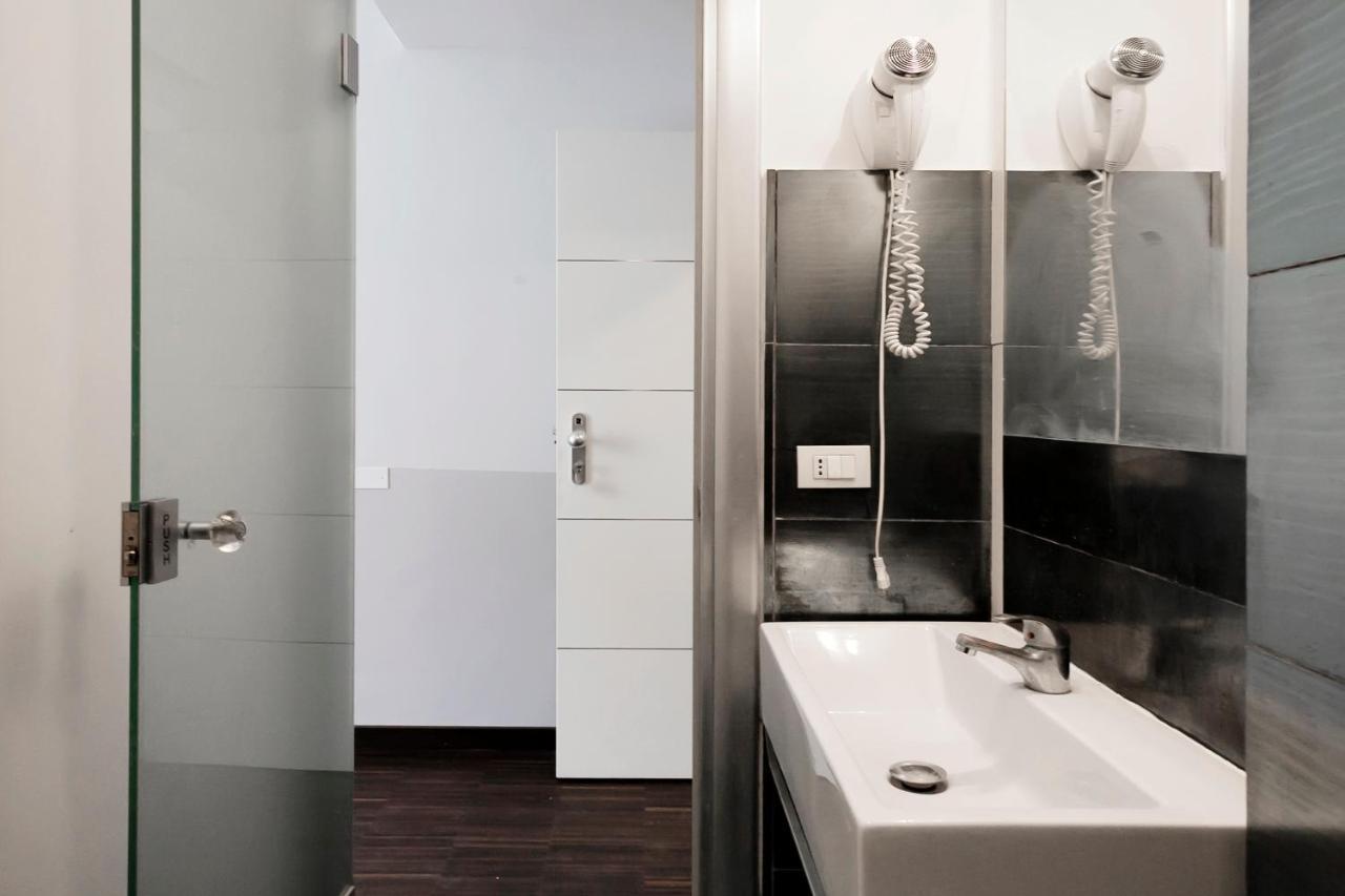Hotel Dm69 - Termini Monti Crossroads Rom Exterior foto