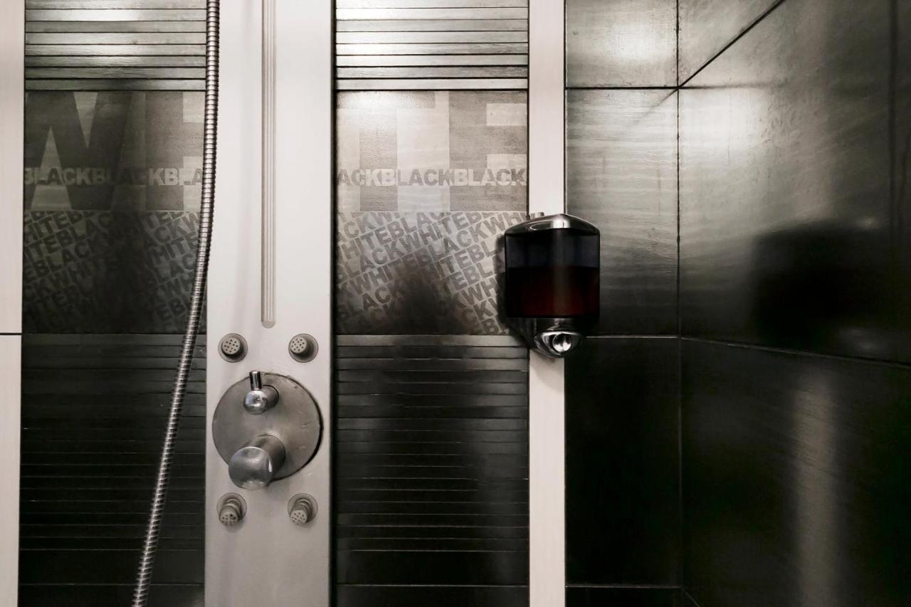 Hotel Dm69 - Termini Monti Crossroads Rom Exterior foto